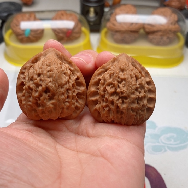 文玩核桃吊坠37金牛