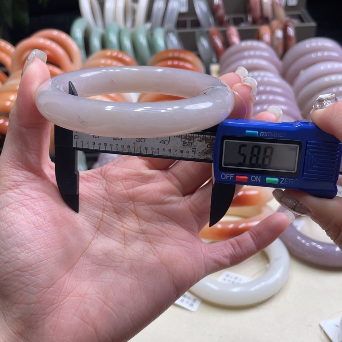 未镶嵌手镯石英质玉