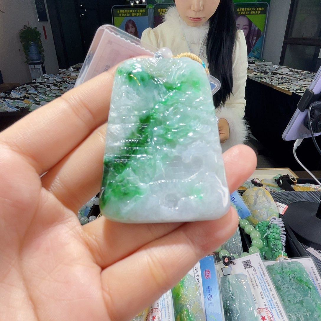 颈饰未镶嵌翡翠一