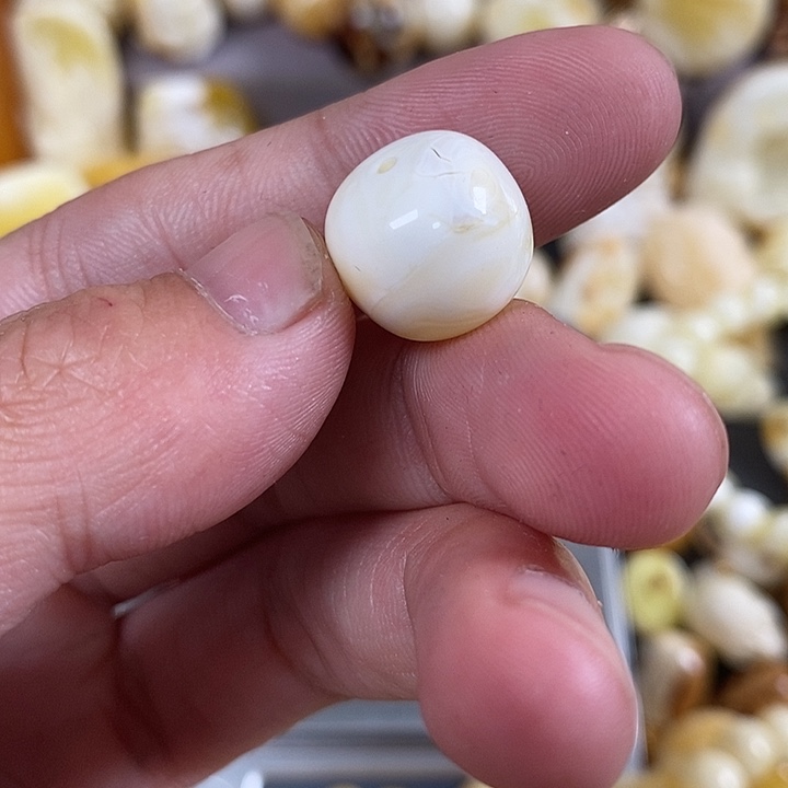 琥珀裸石未镶嵌我