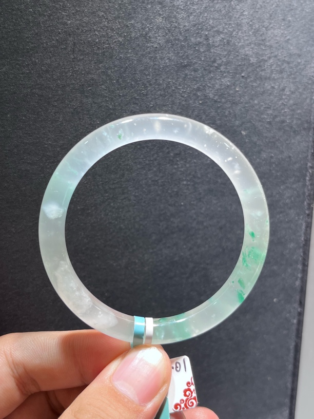 非洲翠玻璃冰种细圆手镯～54.3×7.8×7.8