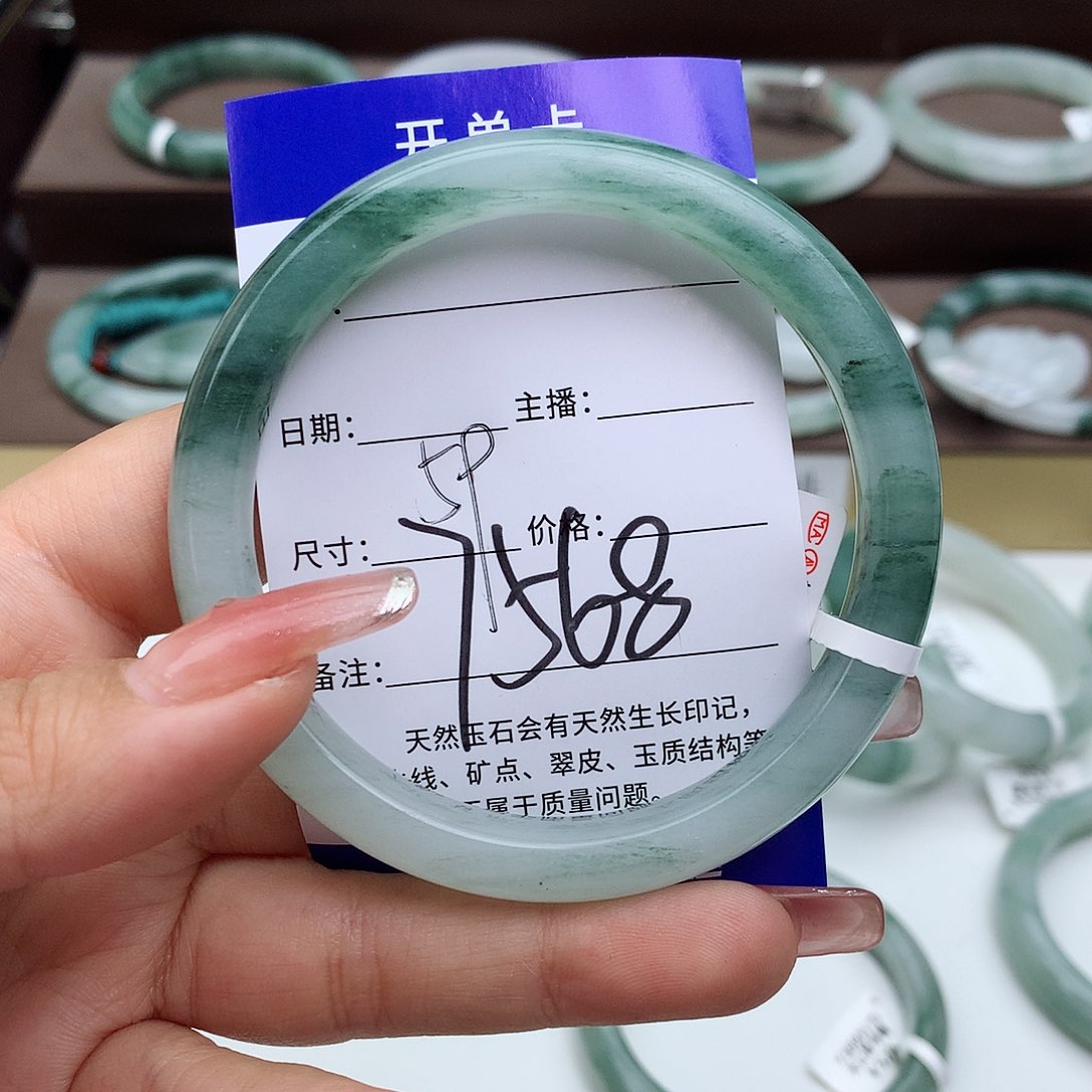 石英质玉手镯未镶嵌