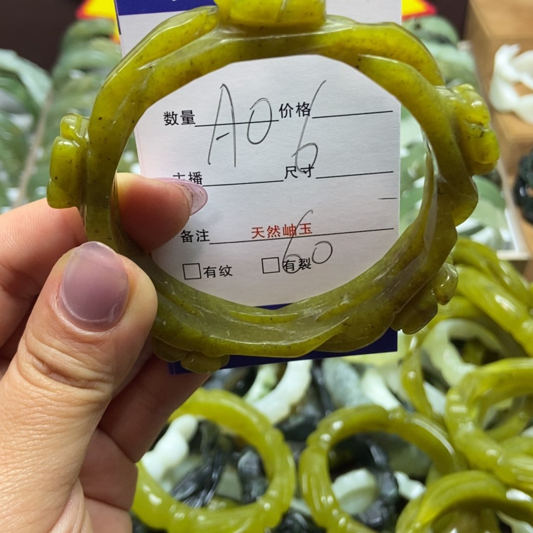 蛇纹石玉手镯未镶嵌