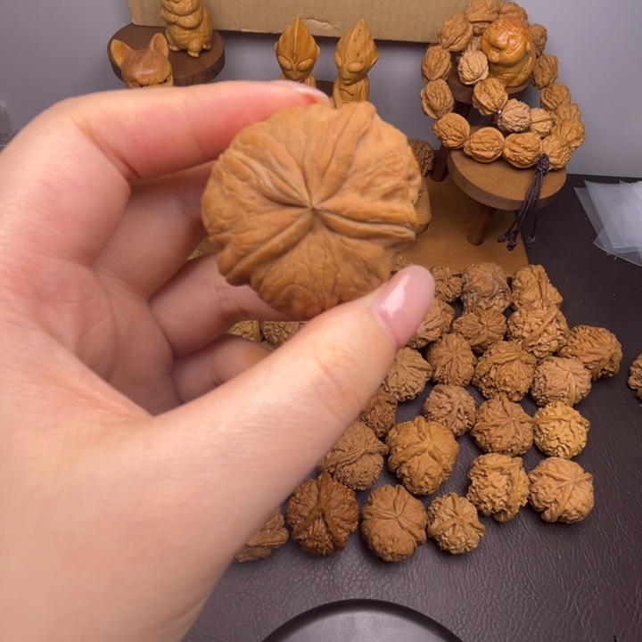 ****人桃核吊坠元宝单只异型有瑕有黄