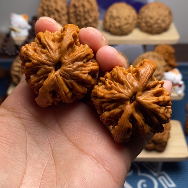 铅***发文玩核桃把件麦穗虎头