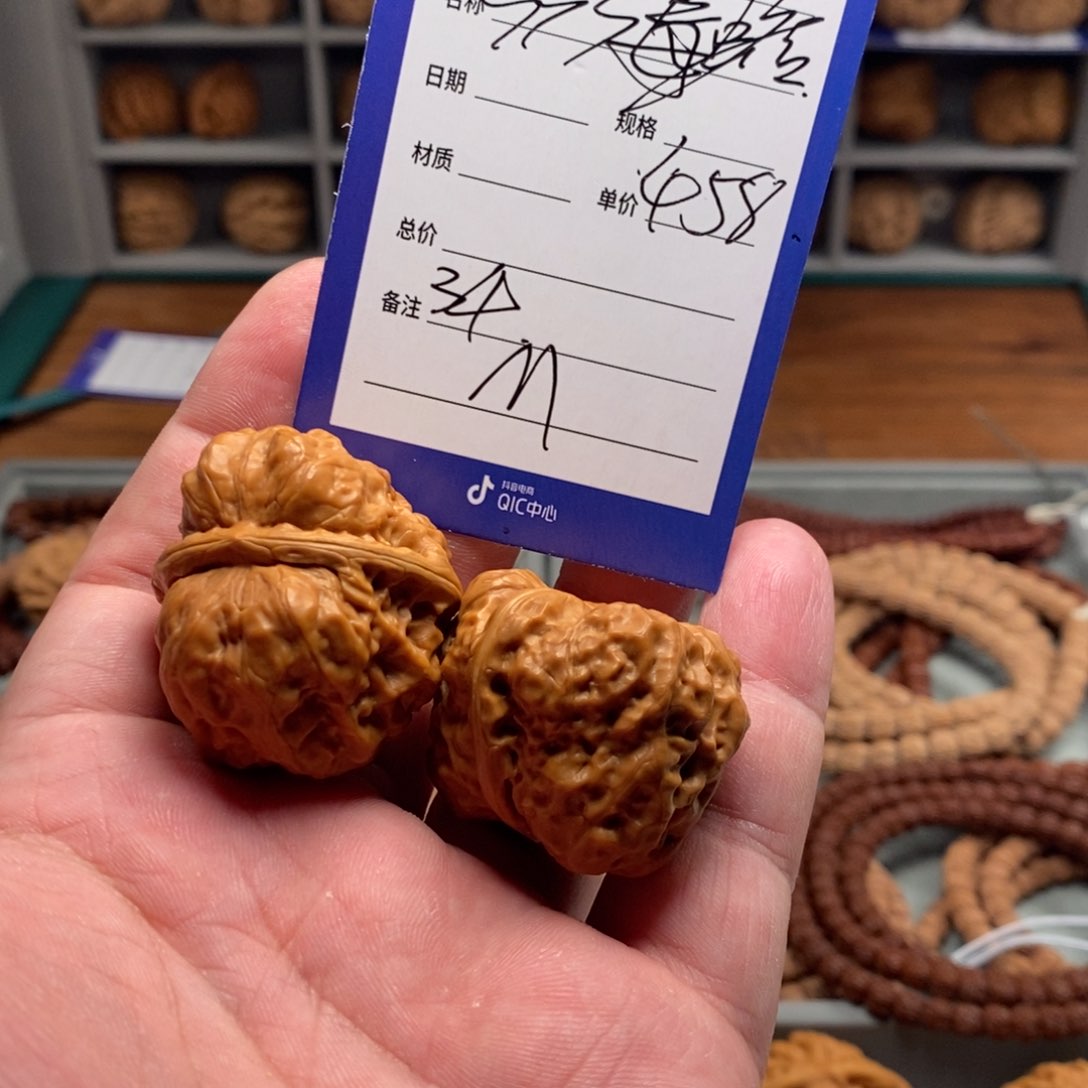 文玩核桃吊坠M*?所有产品信息以开单卡为准