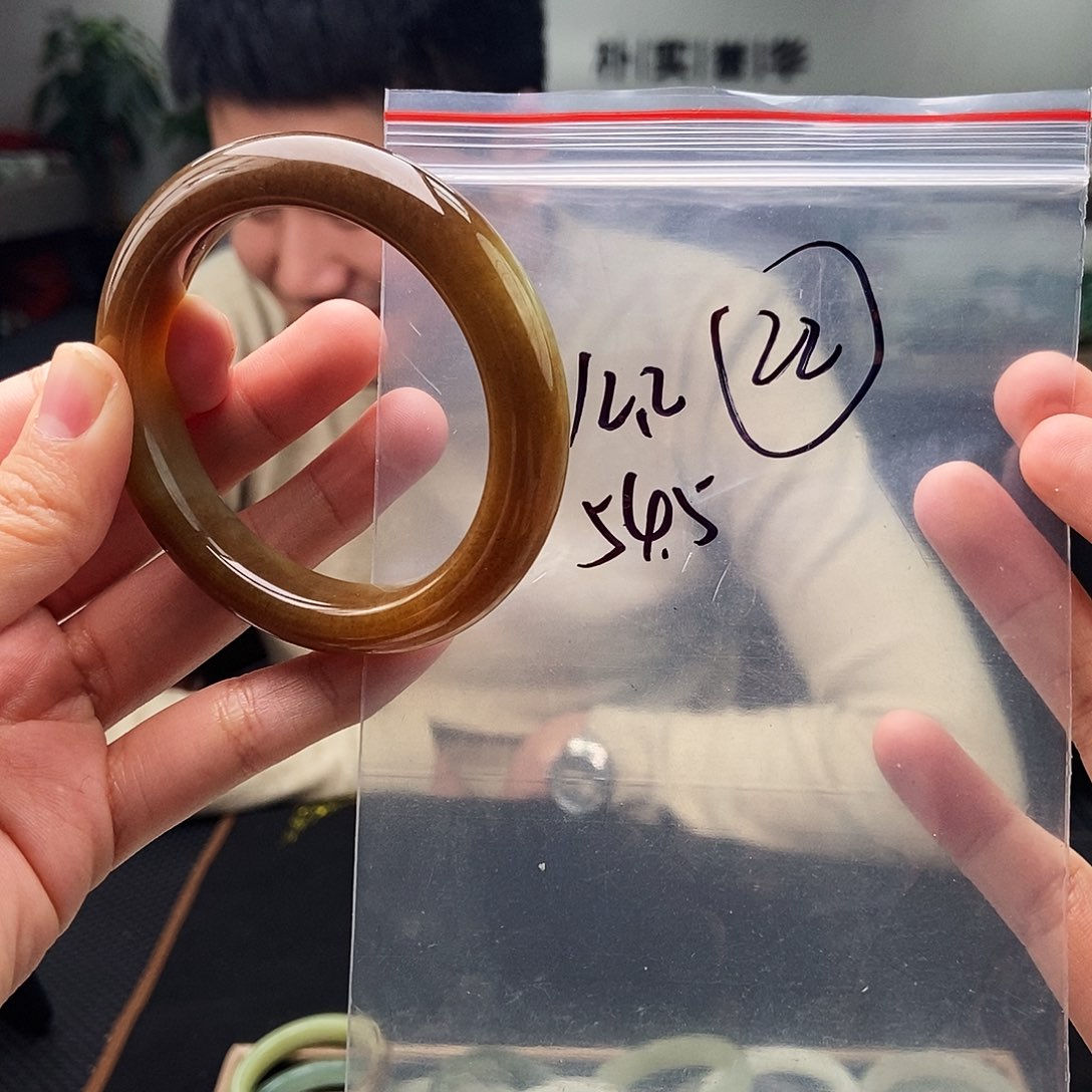 和田玉未镶嵌手镯颜色多样性发拍一发一