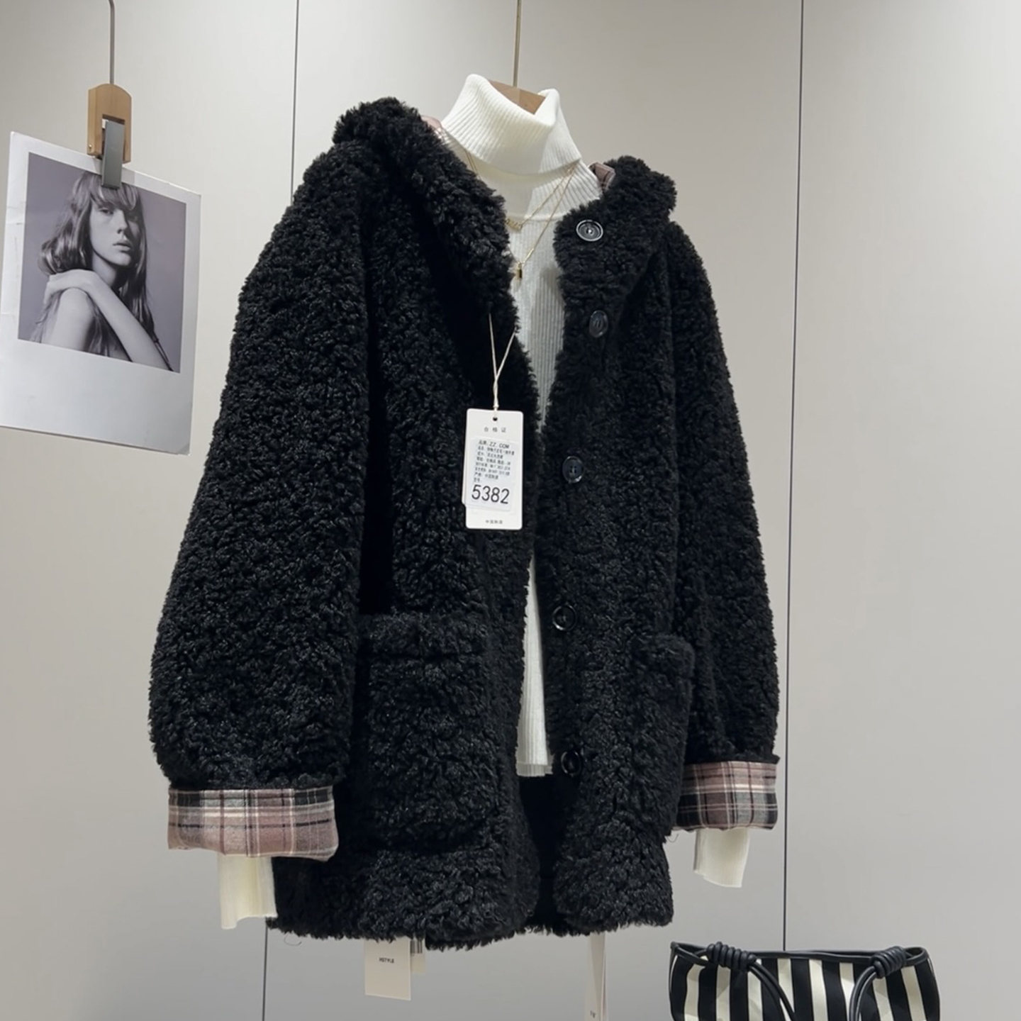 炒值！保暖不臃肿连帽圆扣拼色颗粒绒厚实款黑色仿羊羔毛时髦外套