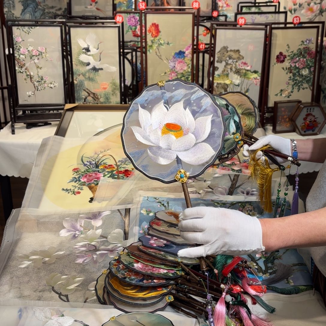 织绣纯手工制作了