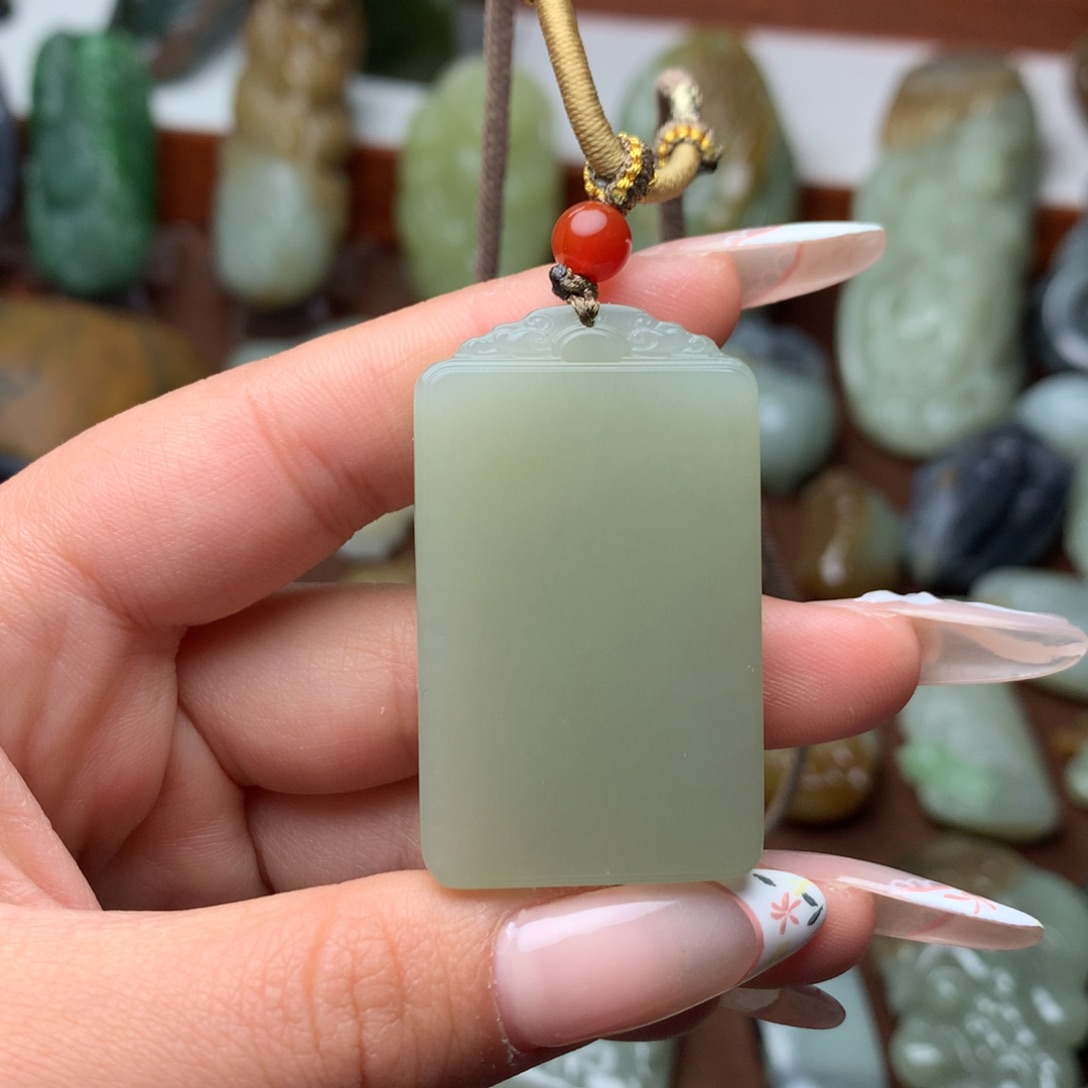 和田玉挂件未镶嵌你***?