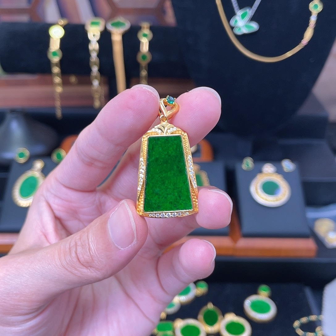 翡翠银S925镀金镶嵌吊坠(赠链)