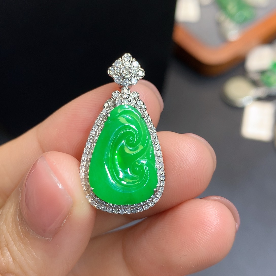翡翠吊坠(不含链)18K金镶嵌