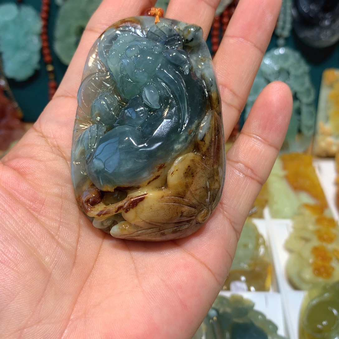 李****蛇纹石玉未镶嵌颈饰