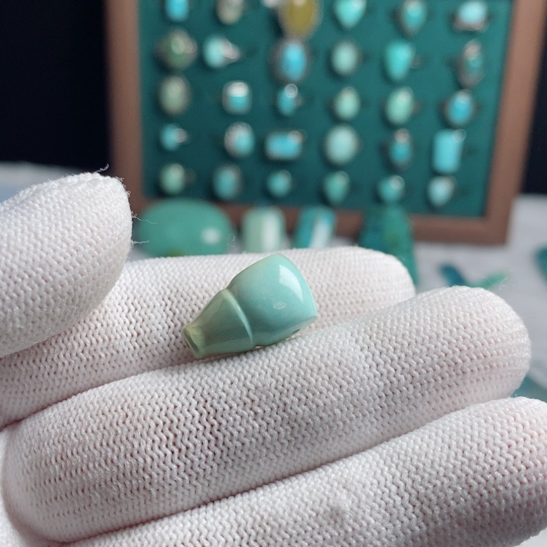 绿松石颈饰未镶嵌