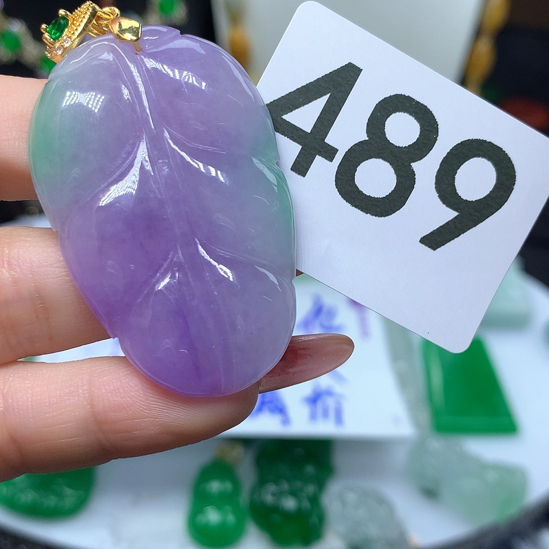 翡翠吊坠(赠链)未镶嵌