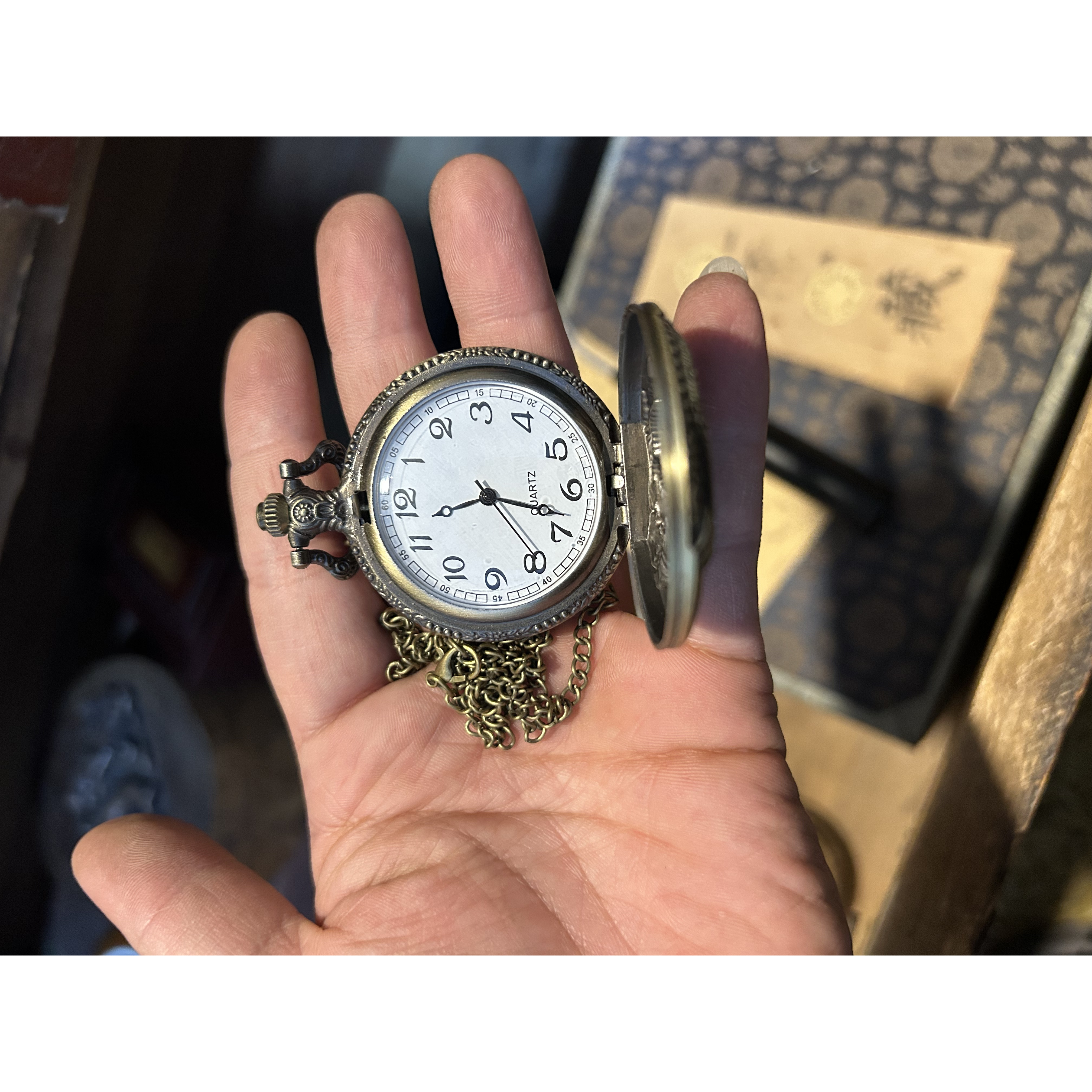 怀表一个（流水摆件）