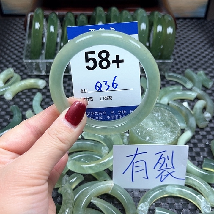 蛇纹石玉手镯未镶嵌