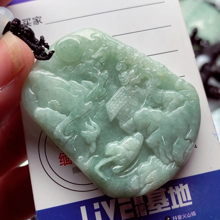 翡翠挂件未镶嵌翡翠