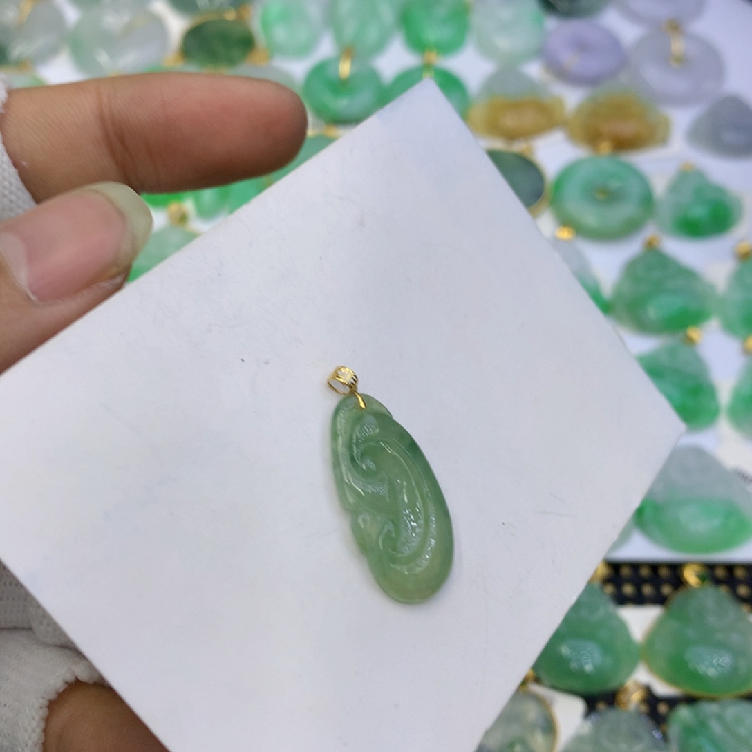 翡翠颈饰18K金镶嵌翡翠