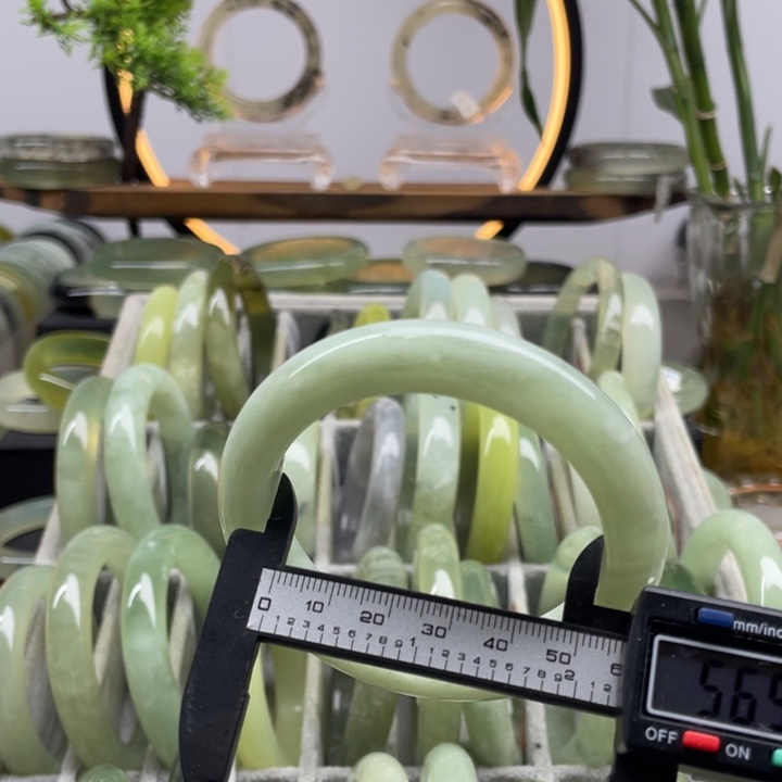 蛇纹石玉未镶嵌手镯480