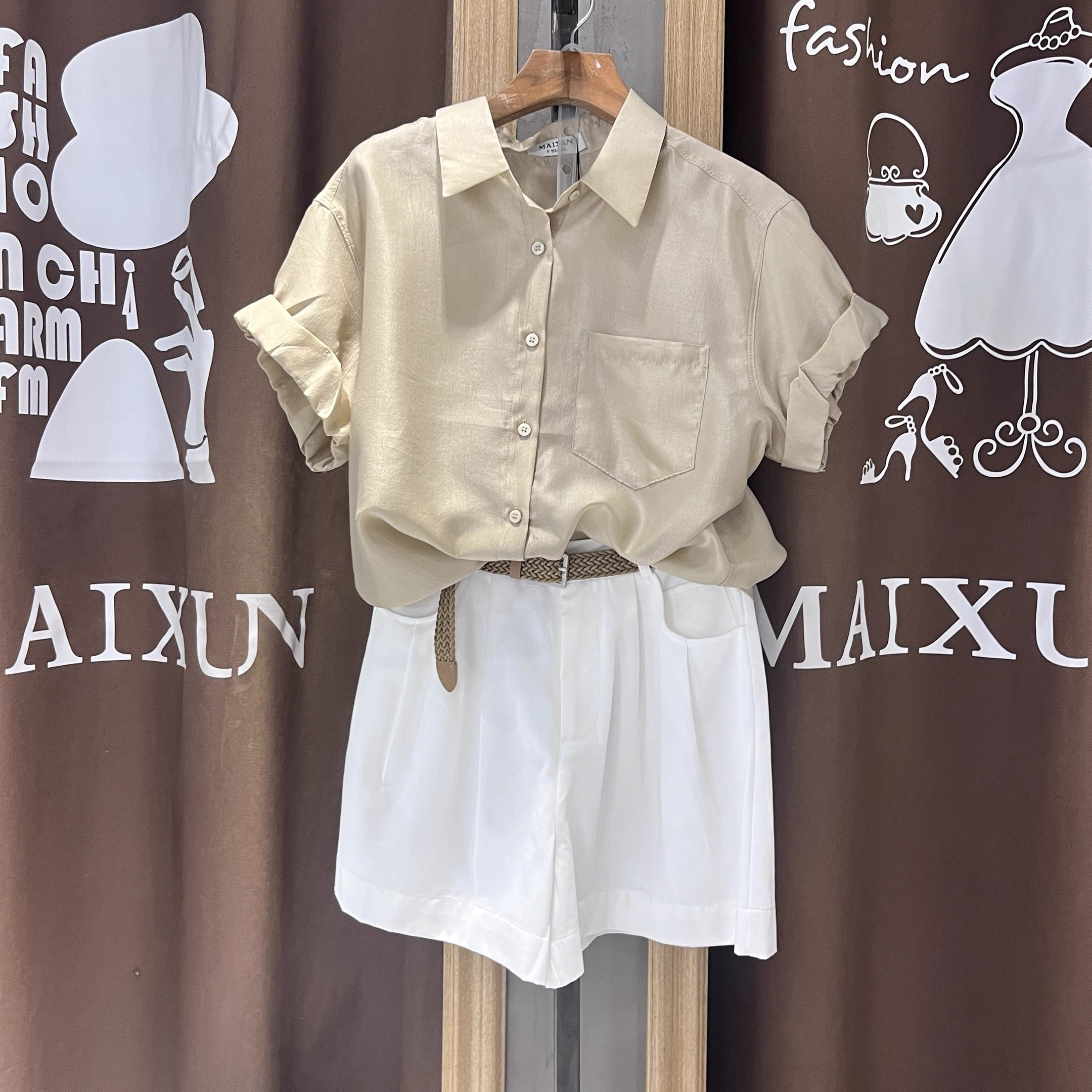 麦寻夏季新款TZKES09A卡其色短裤来赛尔短袖衬衣两件套休闲简约款