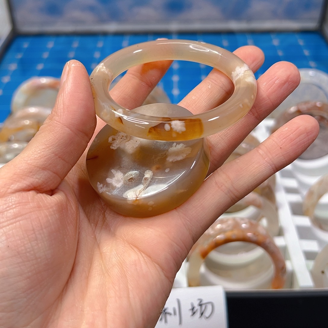 玛瑙/玉髓手镯未镶嵌