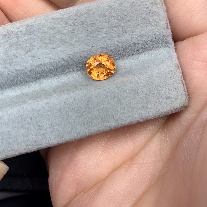 对***肠石榴石未镶嵌裸石1.5ct芬达石