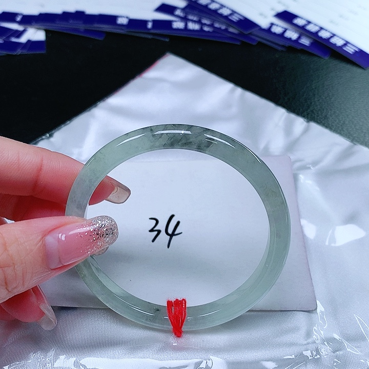 翡翠手镯未镶嵌翡翠手镯未镶嵌