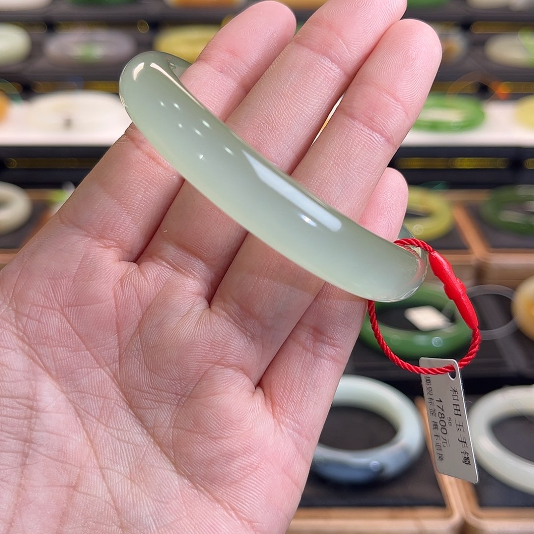 和田玉未镶嵌手镯