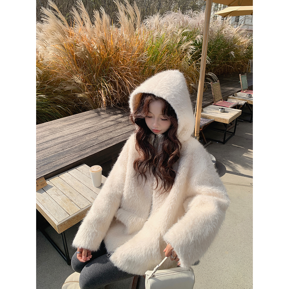 张贝贝 雪绒芝士 绵羊毛 奶糯绒感剪花毛毛外套