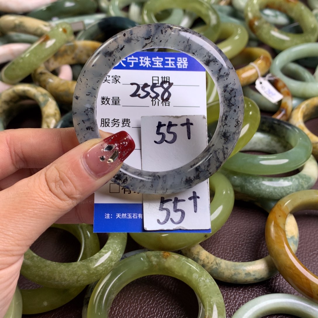 蛇纹石玉颈饰未镶嵌，2558