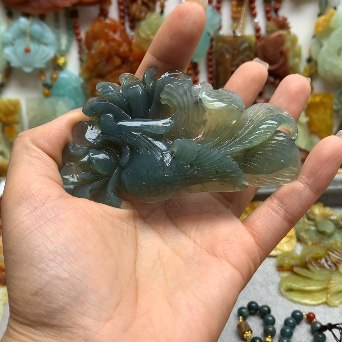 蛇纹石玉颈饰未镶嵌午**香