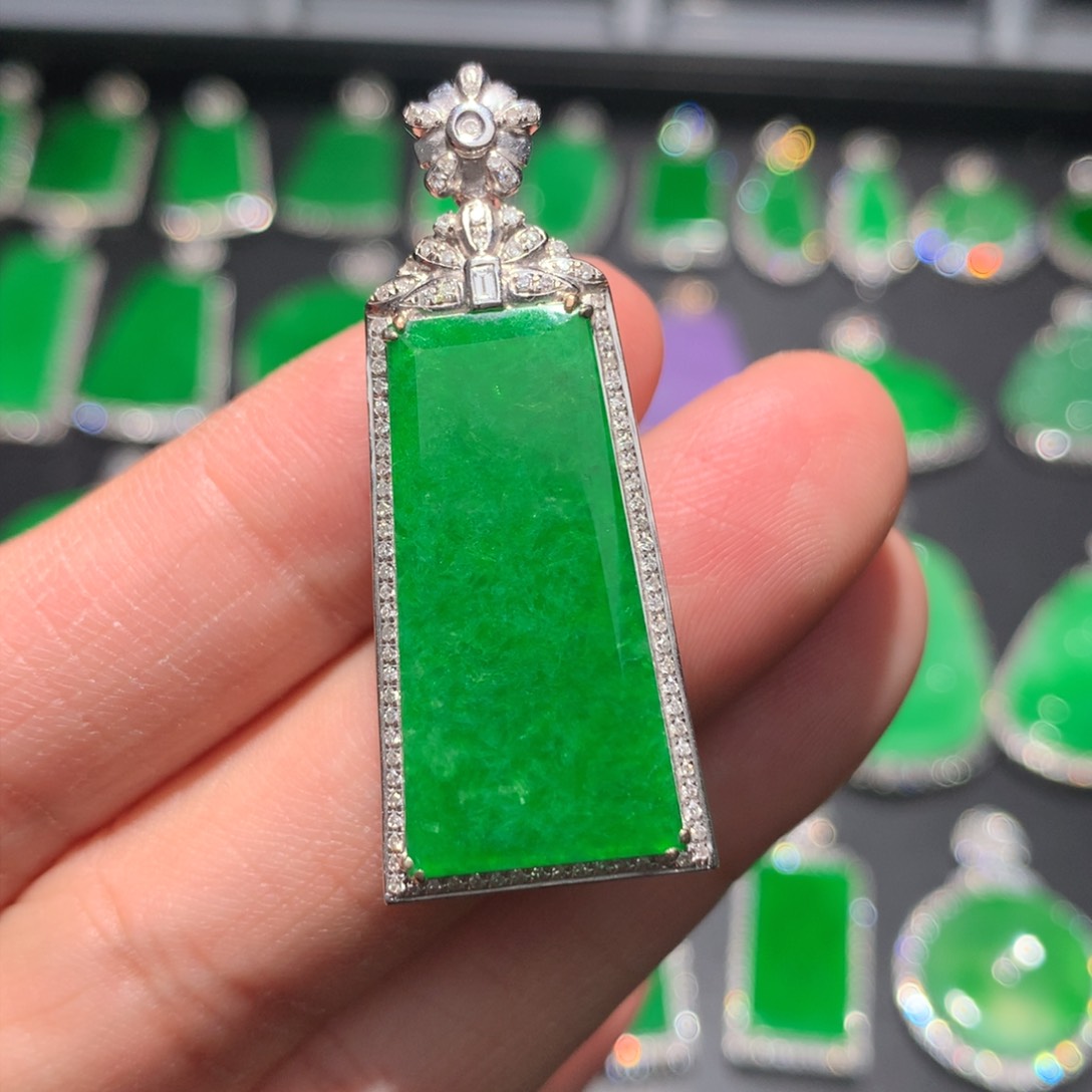 翡翠颈饰18K金镶嵌翡翠