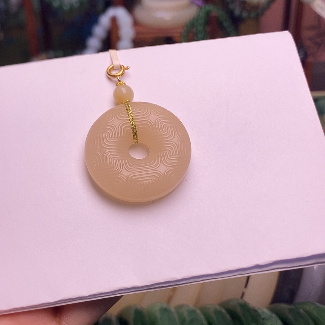 和田玉未镶嵌颈饰藕粉老矿料红粉金镶平安扣