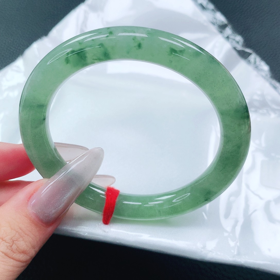 翡翠手镯未镶嵌52圈