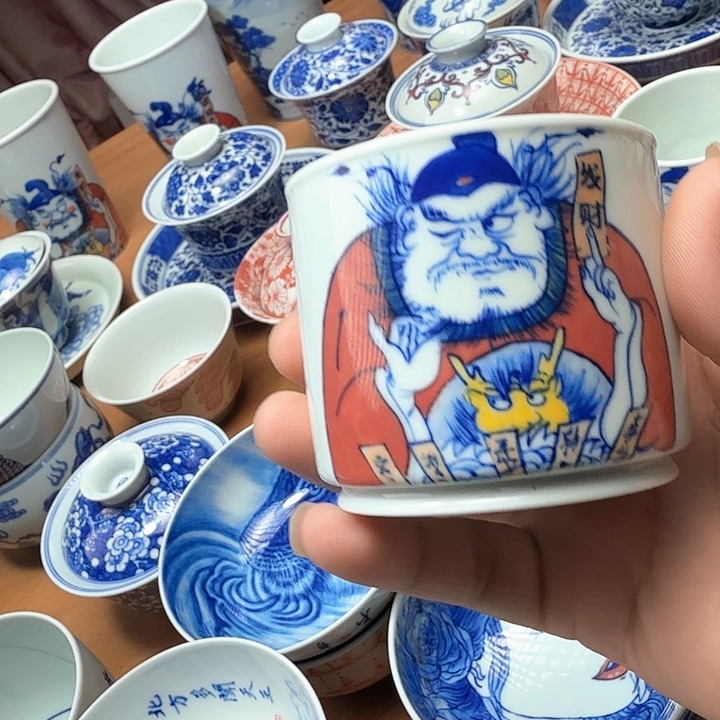 釉下五彩财神蓉天杯