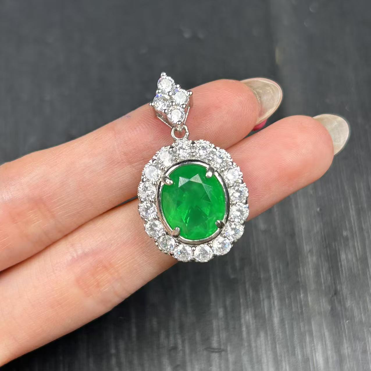 阿鲁沙-典藏轻奢培育祖母绿-精工合金吊坠配链383