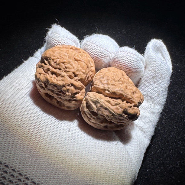 283号黄皮手捻小蛤蟆头文玩核桃实物拍摄 尺寸:边32肚35高29