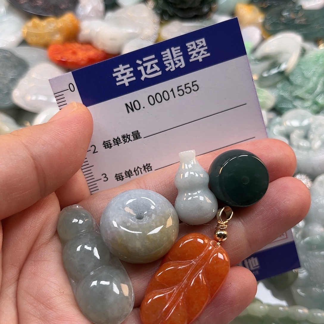 翡翠未镶嵌颈饰哈哈哈