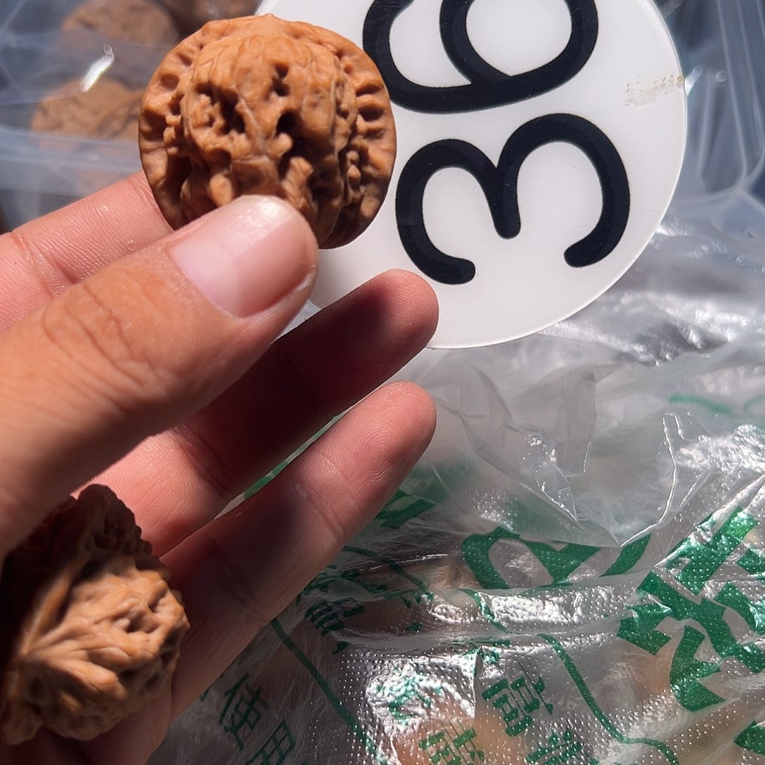 D***y文玩核桃，白色36号