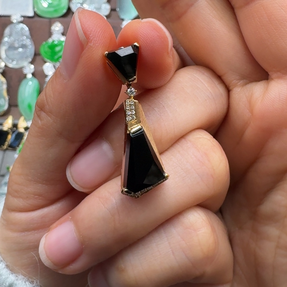 翡翠18K金镶嵌吊坠(赠链)玻璃种墨翠随形吊坠