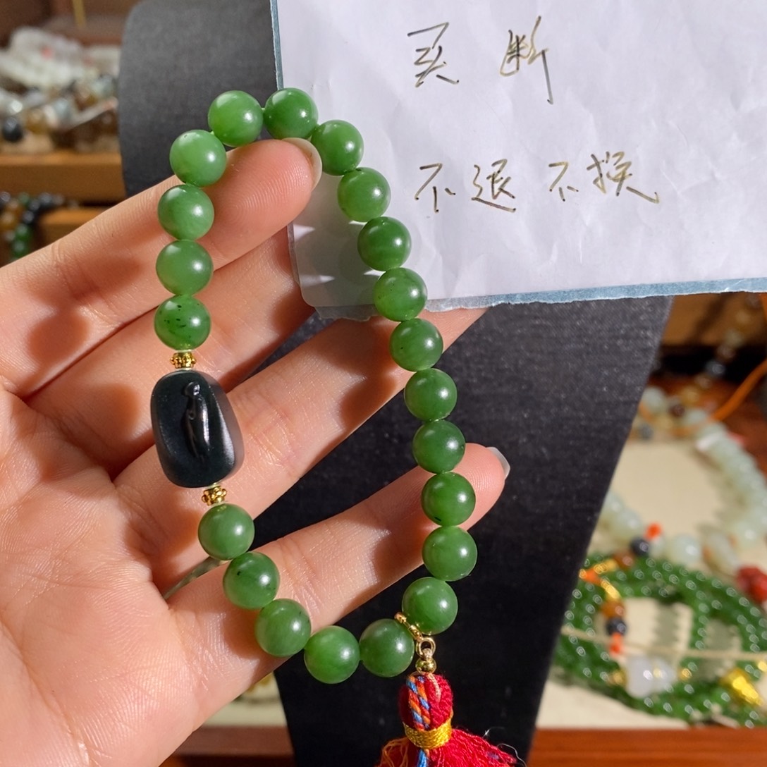 兰***花和田玉未镶嵌颈饰