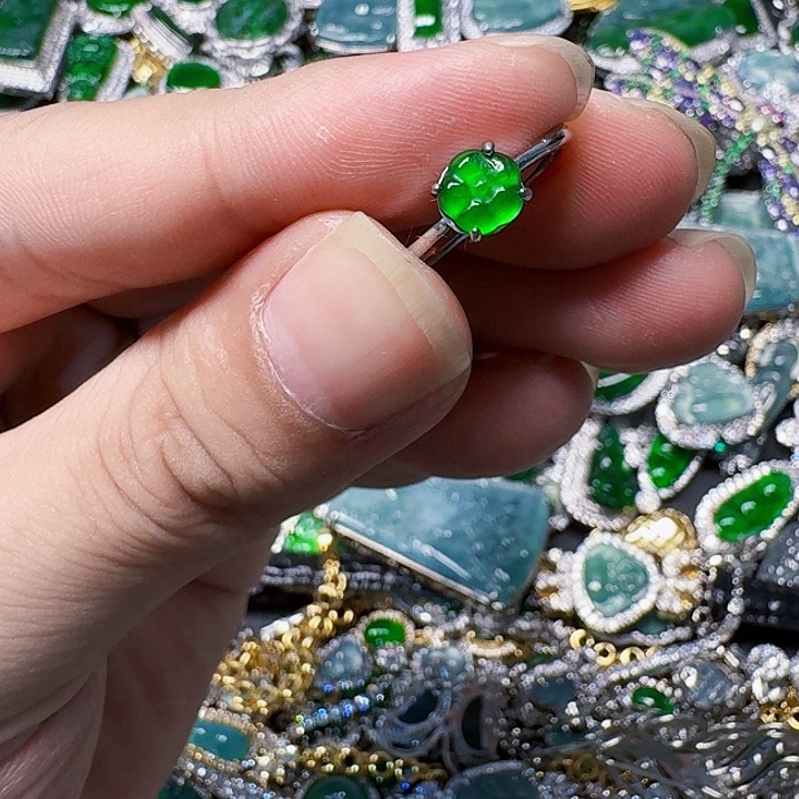 翡翠颈饰未镶嵌天然A货翡翠放漏