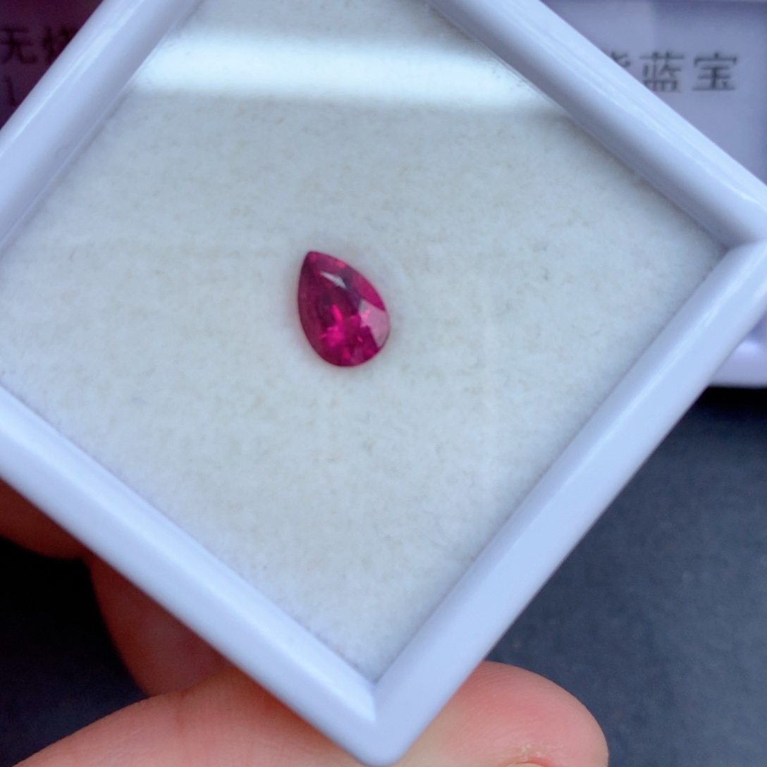 未镶嵌0.88克拉裸石红色碧玺爱**子