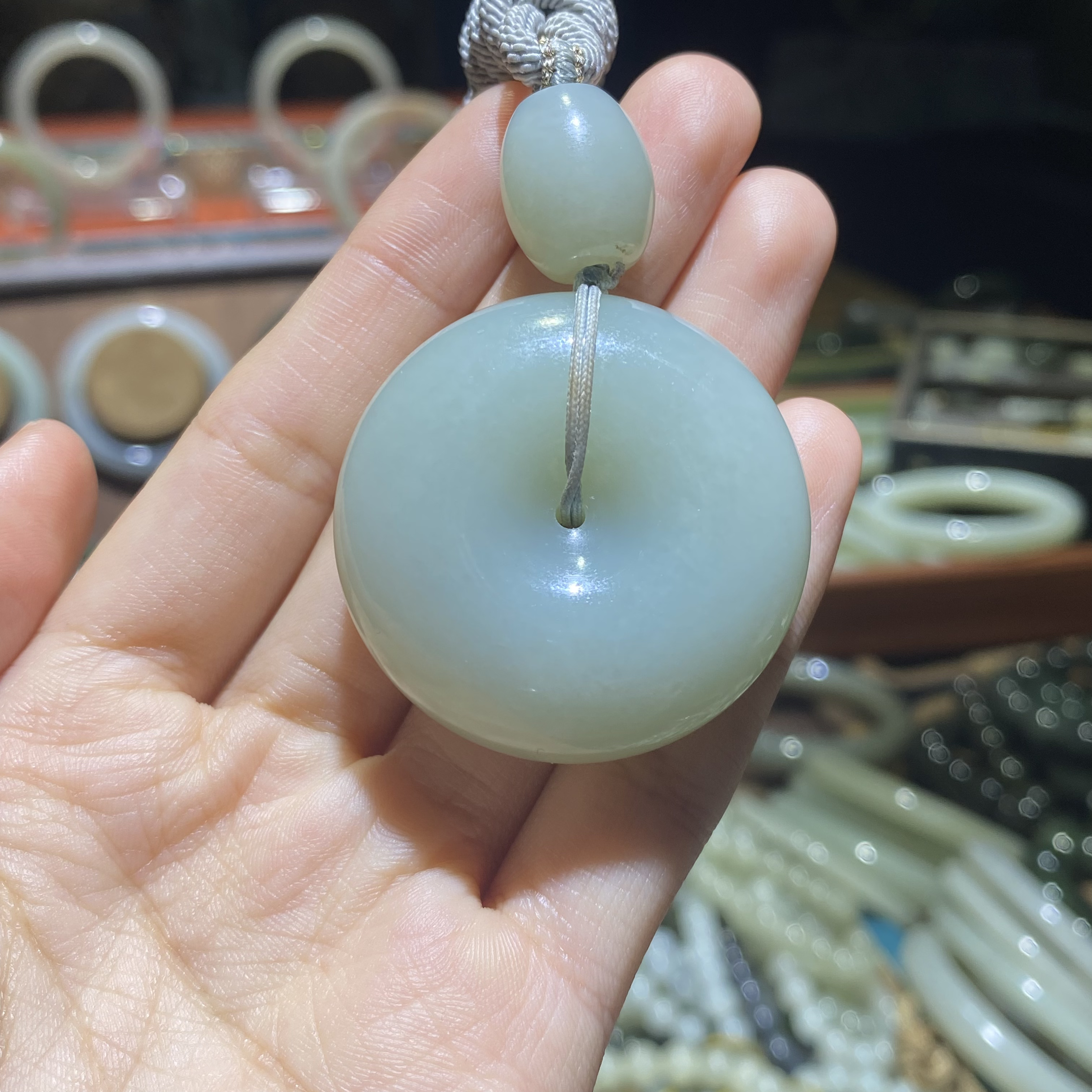 新疆和田玉籽瓷蓝色镯心料平安扣