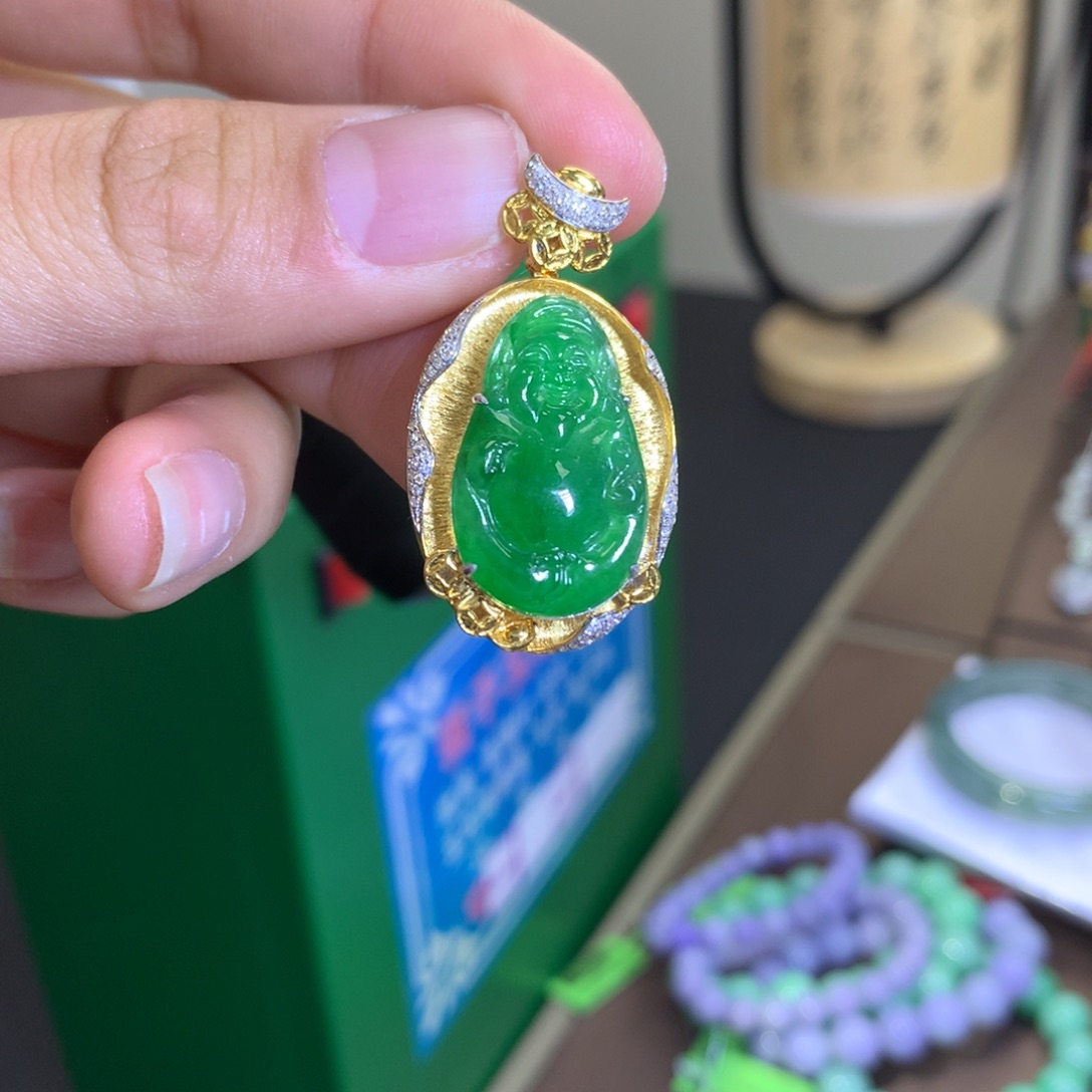 翡翠颈饰18K金镶嵌翡翠