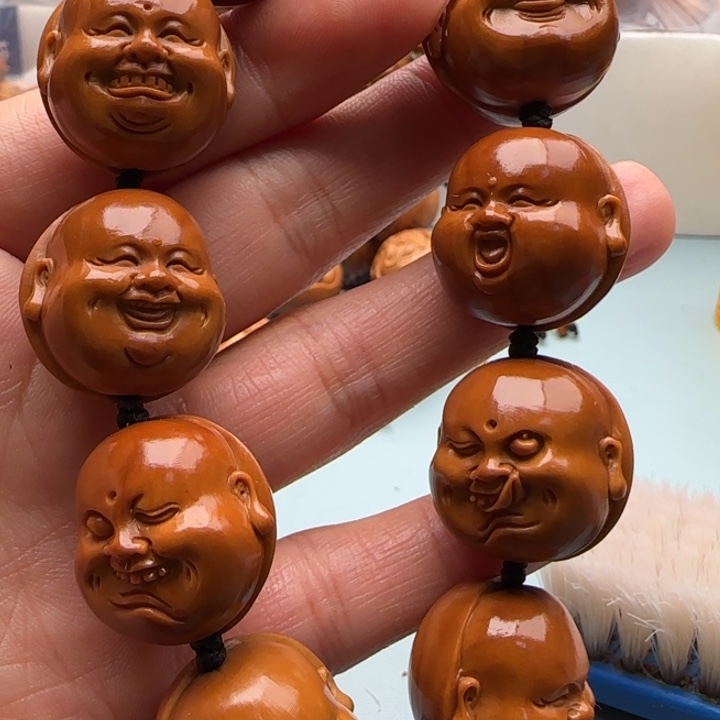 橄榄核手串雕刻工艺