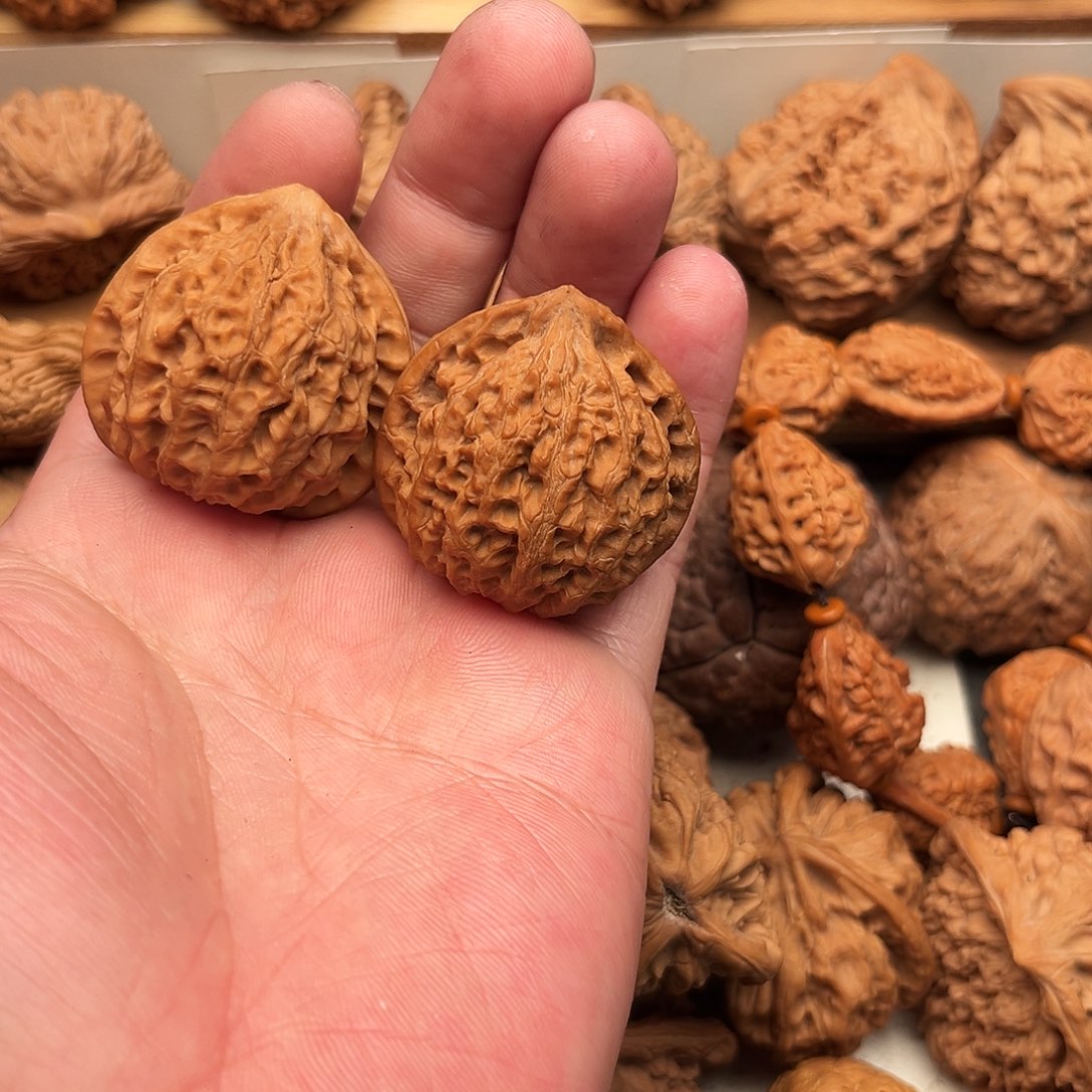 马***功文玩核桃吊坠金牛