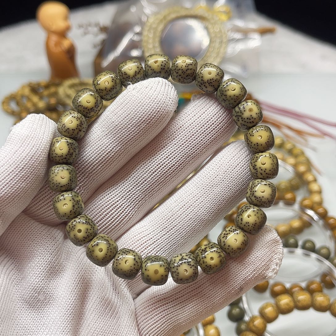 手串星月菩提黄金瞳10×9