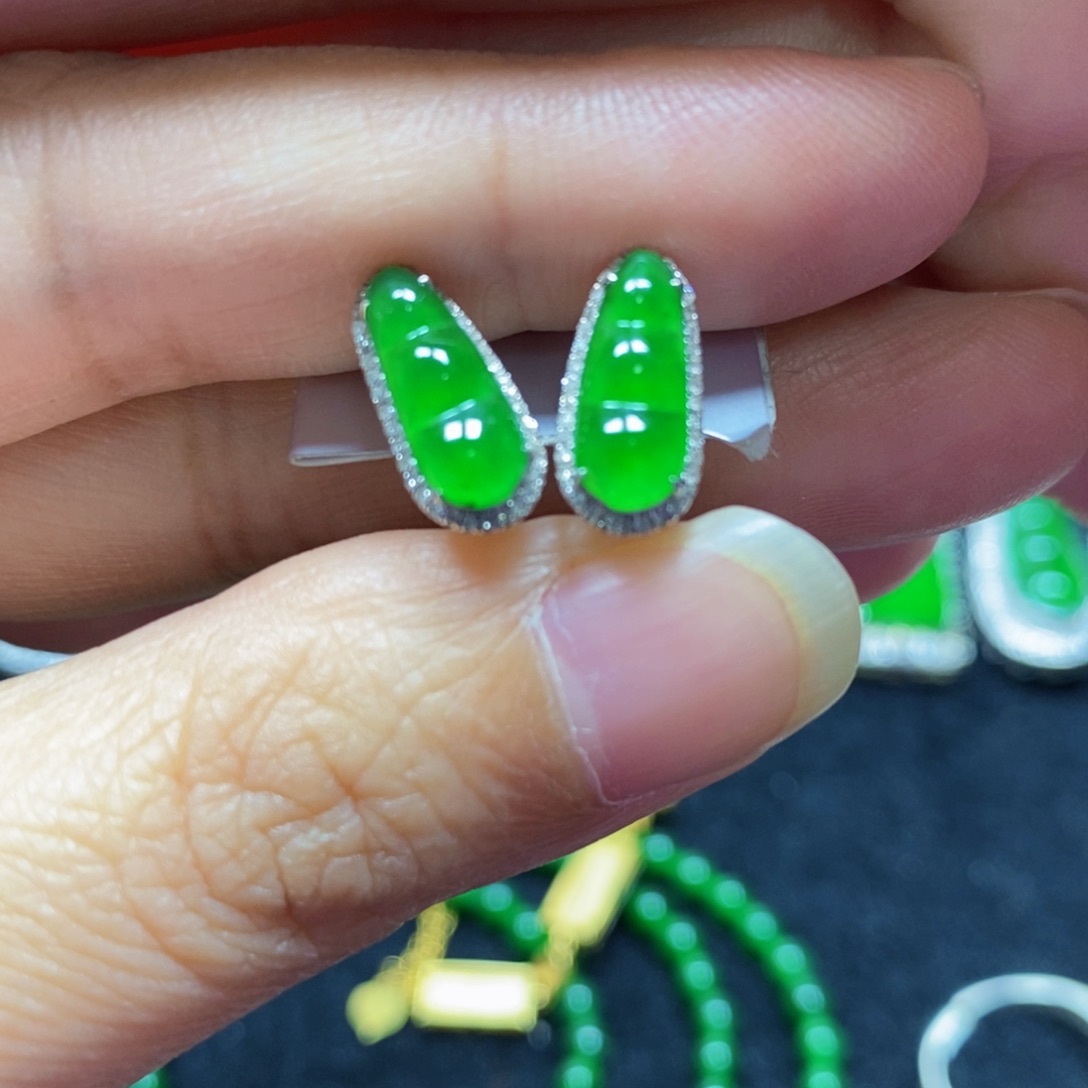 翡翠耳饰18K金镶嵌天然翡翠